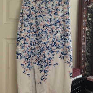 Floral pencil skirt with side front slit